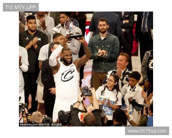 老鹰麦基包揽三项荣膺队内MVP